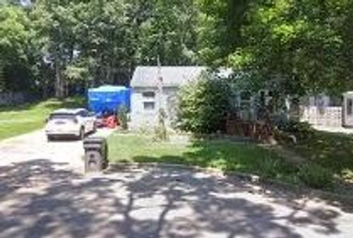 961 Alpine Hills Dr Nw, Grand Rapids, MI, 49544-1801 | Card Image