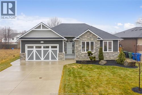 256 Joan Flood Dr, Essex, ON, N8M0C6 | Card Image