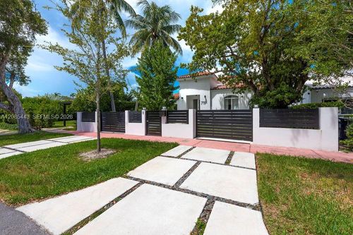 719 W 51st St, Miami Beach, FL, 33140-2614 | Card Image