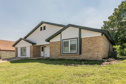 7205 Independence Ln, Forest Hill, TX, 76140-1907 | Card Image