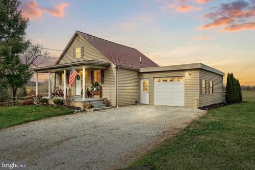 860 Bon Ox Rd, GETTYSBURG, PA, 17325-7848 | Card Image