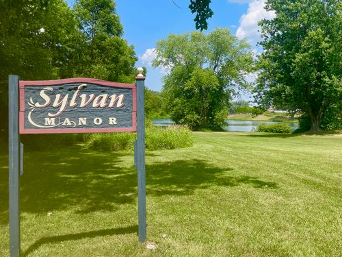 150 Sylvan Dr, Valparaiso, IN, 46385-6073 | Card Image