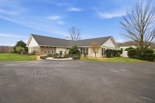 22120 Flame Leaf Dr, Bristol, VA, 24202-4220 | Card Image