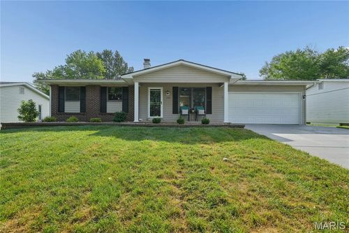 1124 Concord Dr, Saint Charles, MO, 63303-6401 | Card Image