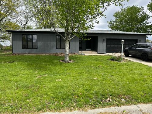 902 Fleetwood Dr, Tuscola, IL, 61953-1111 | Card Image