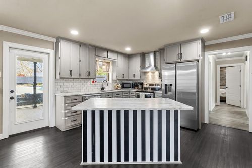 112 Aleta Dr, Palestine, TX, 75801-5802 | Card Image