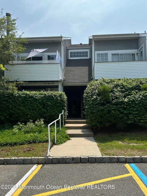 41 Fennec Ct, Tinton Falls, NJ, 07753-7520 | Card Image