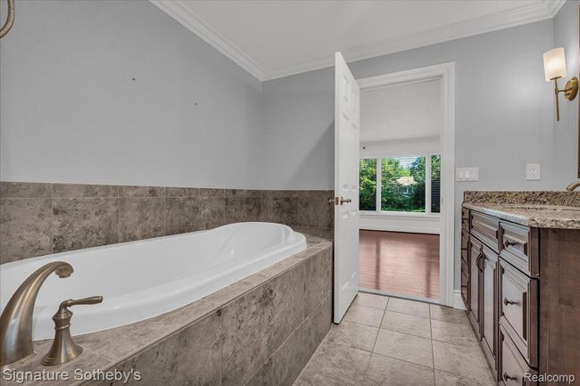 En-Suite Full Bathroom | Image 23