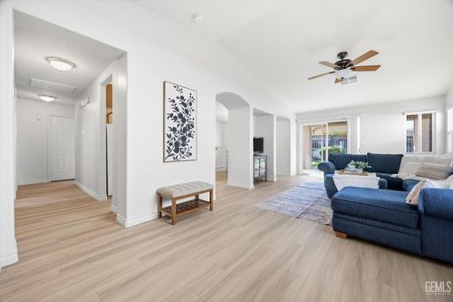 11500 Indian Hawthorne Street, Bakersfield, CA, 93311 | Card Image