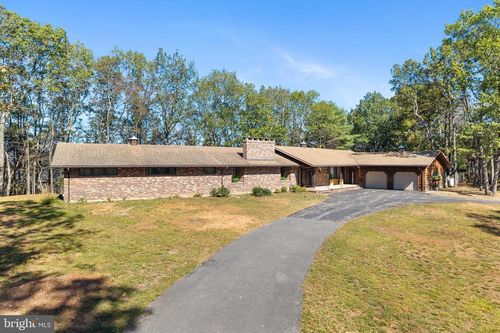 322 Manor Ln E, Lehighton, PA, 18235-9608 | Card Image