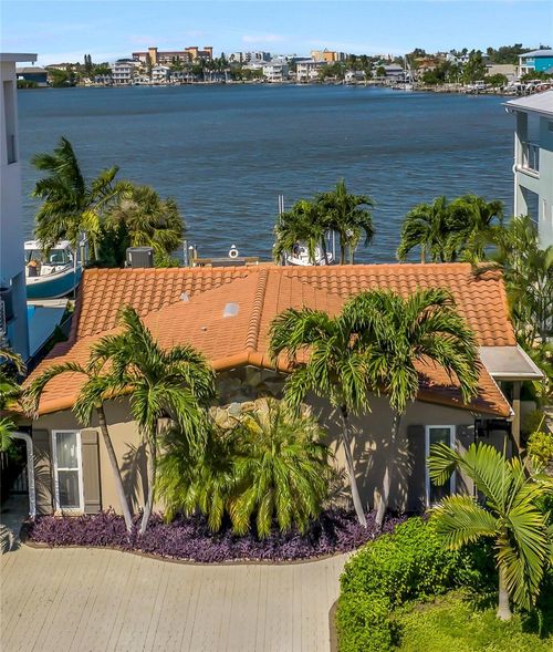 106 Wall St, REDINGTON SHORES, FL, 33708-1244 | Card Image