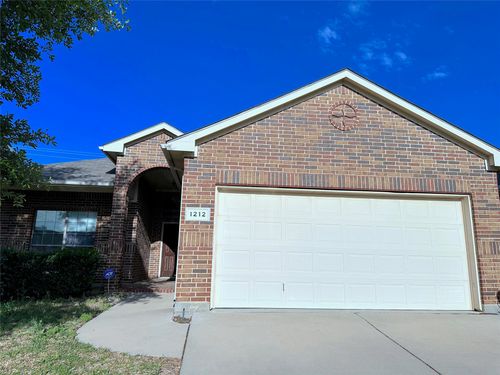 1212 Sunderland Ln, Fort Worth, TX, 76134-3733 | Card Image