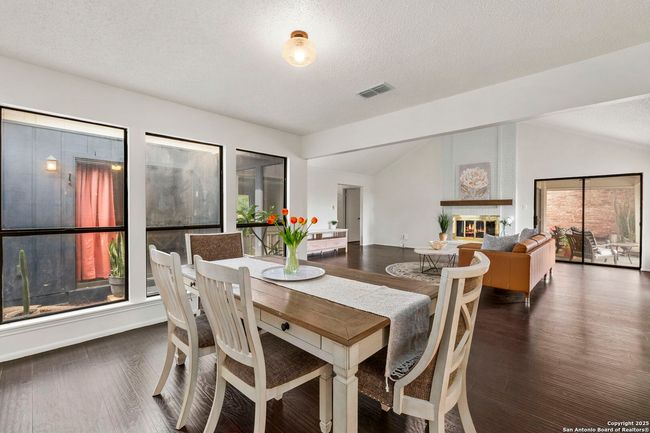 6210 Meadow Grv, House other with 3 bedrooms, 2 bathrooms and null parking in Windcrest TX | Image 11