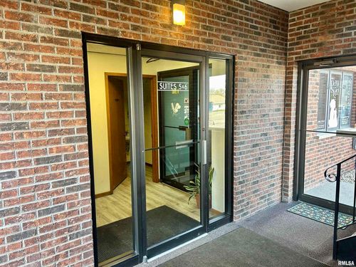 ste-5-3904 Lillie Ave, Davenport, IA, 52806-4422 | Card Image