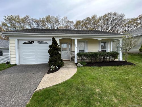 520 Cranston Ln, Ridge, NY, 11961-2040 | Card Image