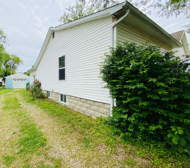 807 W Washington St, House other with 3 bedrooms, 1 bathrooms and 4 parking in Pontiac IL | Image 4
