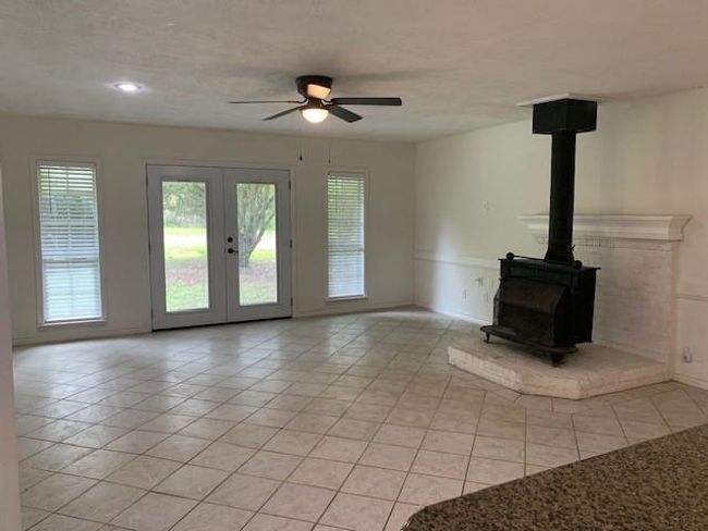 15025 Stagecoach Rd, House other with 5 bedrooms, 3 bathrooms and 1 parking in Stagecoach TX | Image 18