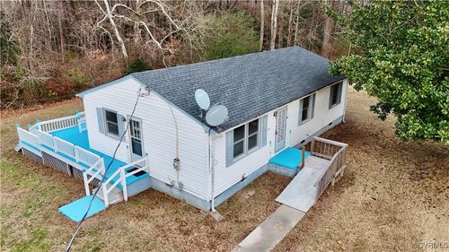 22215 Farmers Bridge Rd, Courtland, VA, 23837-3135 | Card Image