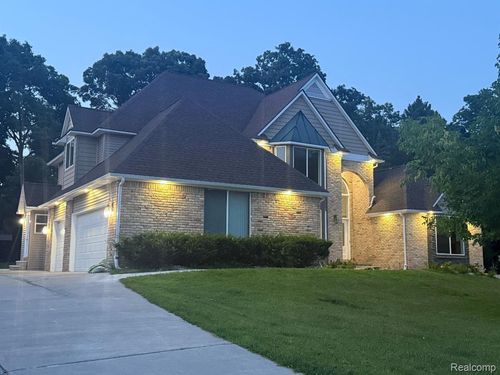 1217 Kings Carriage Rd, Grand Blanc, MI, 48439-8657 | Card Image