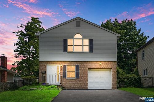 3 Pine St, Montvale, NJ, 07645-1418 | Card Image