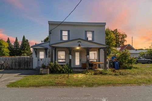 {{alt}} | Card Image