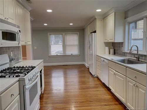 57 Scofield Ave, Stamford, CT, 06906-1717 | Card Image