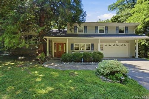 24 Van Dam Road, Hyde Park, NY, 12538 | Card Image