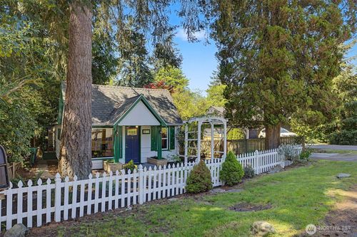 14019 23rd Ave Ne, Seattle, WA, 98125-3352 | Card Image