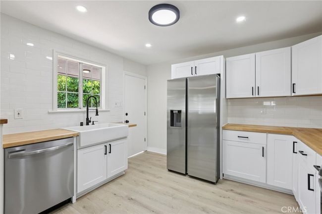 2422 E 116 Th Pl, House other with 3 bedrooms, 1 bathrooms and 2 parking in Los Angeles CA | Image 5