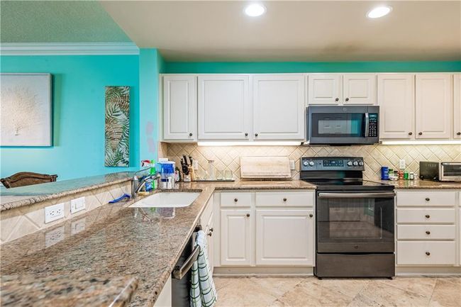 APT-402 - 3702 N Highway A1a, Condo with 3 bedrooms, 3 bathrooms and null parking in Hutchinson Island FL | Image 13