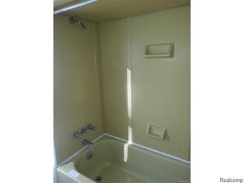 2433 Pennsylvania Ave, Flint, MI, 48506-3844 | Card Image