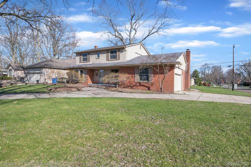 22204 Dolphin Ct, Dearborn Heights, MI, 48127-2555 | Card Image