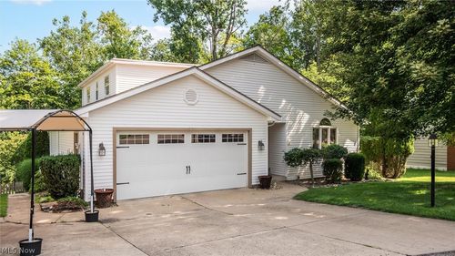 205 Treehouse Lane, Zanesville, OH, 43701 | Card Image