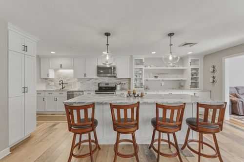 d-402 Ridgefield Cir, Clinton, MA, 01510 | Card Image