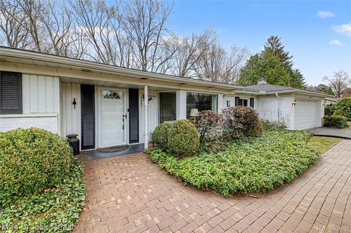 5567 Westwood Ln, Bloomfield Hills, MI, 48301-1246 | Card Image