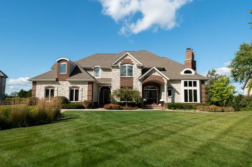 1702 E Juniper Way, Hartland, WI, 53029-8669 | Card Image