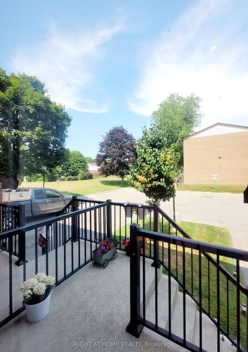 7-320 Blackthorn St, Oshawa, ON, L1K1K9 | Card Image