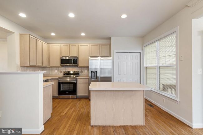 8011 Duck Pond Ter, Townhouse with 4 bedrooms, 3 bathrooms and null parking in MANASSAS VA | Image 5