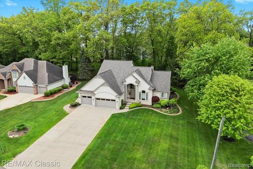 4435 Driftwood Dr, Commerce Township, MI, 48382-1323 | Card Image