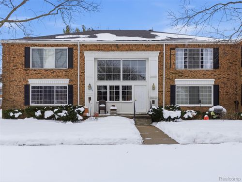 607 E Fox Hills Dr, Bloomfield Hills, MI, 48304-1303 | Card Image