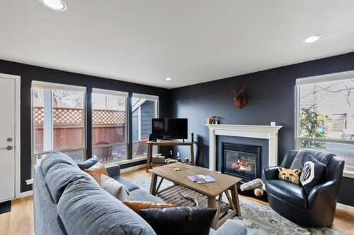 apt-1-111 Nw Hawthorne Ave, Bend, OR, 97703-2961 | Card Image