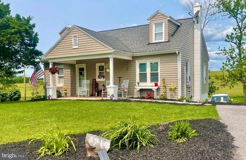 3910 Biesecker Rd, Thomasville, PA, 17364-9611 | Card Image