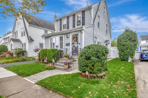 226 Park Ave, Williston Park, NY, 11596-1130 | Card Image