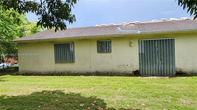 14420 Graves Dr, House other with 3 bedrooms, 2 bathrooms and null parking in Miami FL | Image 6