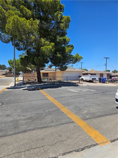 620 Sunset Ct, Barstow, CA, 92311-5626 | Card Image