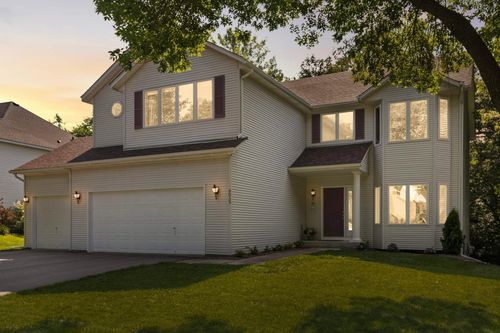 9035 Briarglen Rd, Eden Prairie, MN, 55347-2560 | Card Image