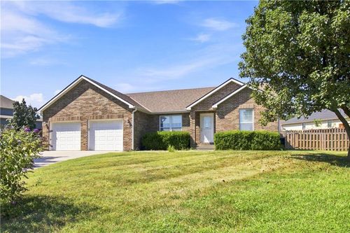 1595 Roanoke Dr, Warrensburg, MO, 64093-8914 | Card Image