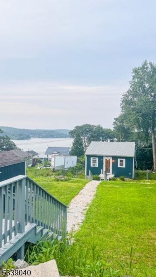 15 Sutton Rd, Hopatcong, NJ, 07843-1938 | Card Image