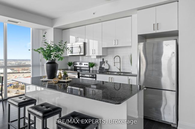 2406 - 2900 Highway 7 Road, Condo with 2 bedrooms, 2 bathrooms and null parking in Vaughan ON | Image 6