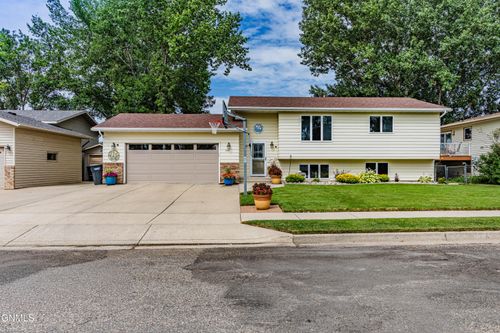 4101 35th Ave Nw, Mandan, ND, 58554-1220 | Card Image